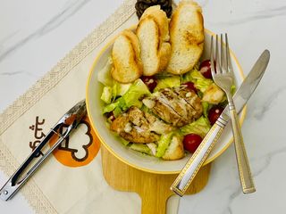 سالاد سزار 🥗 با مرغ گريل