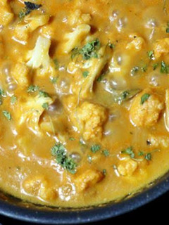 காலிஃப்ளவர் மசாலா குழம்பு (Cauliflower masala kulambu recipe in tamil) செய்முறை முக்கிய புகைப்படம்