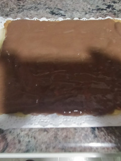 Una foto de Tarta de galletas, chocolate y natillas