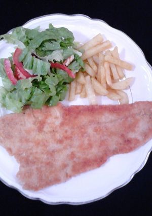 Una foto de Pescado Empanizado con Papas (El Pirata Barbanegra)