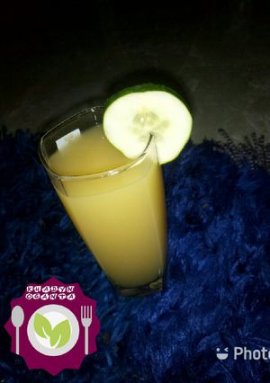 A picture of PnApple and cucumber juice.