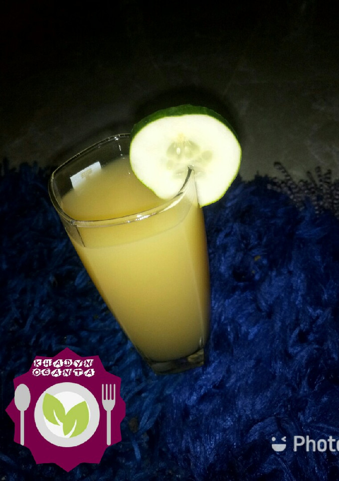 A picture of PnApple and cucumber juice.