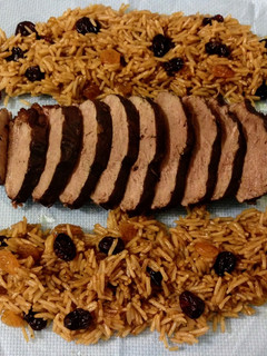 Una foto de Arroz con pato salteado con Moscatel y pasas