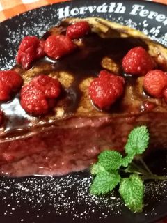 Málnás- gesztenyés rakott palacsinta recept fotója