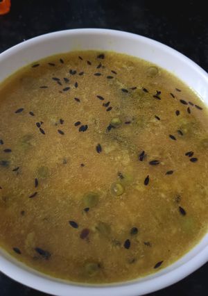 কড়াইশুঁটি দিয়ে মুগডাল (koraishuti diye moong dal recipe in Bengali) রেসিপির প্রধান ছবি