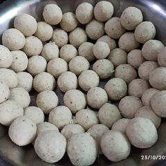 करवा चौथ स्पेशल चावल के लड्डू A picture of करवा चौथ स्पेशल चावल के लड्डू.