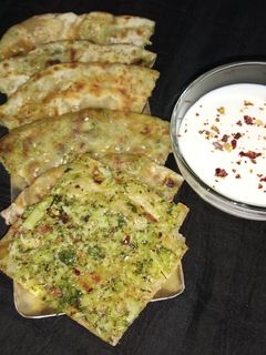 બ્રોકોલી ચીઝ સ્ટફ પરાઠા (Broccoli Cheese Stuffed Paratha Recipe In Gujarati) રેસીપી મુખ્ય ફોટો