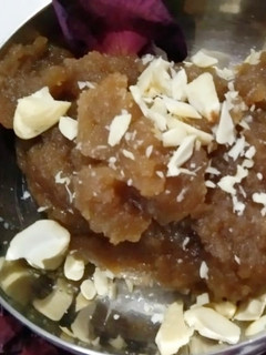 आटे का हलवा (Aate ka halwa recipe in hindi) रेसिपी मुख्य फोटो