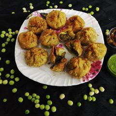 A picture of Lilva kachori.