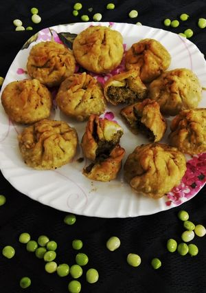 A picture of Lilva kachori.