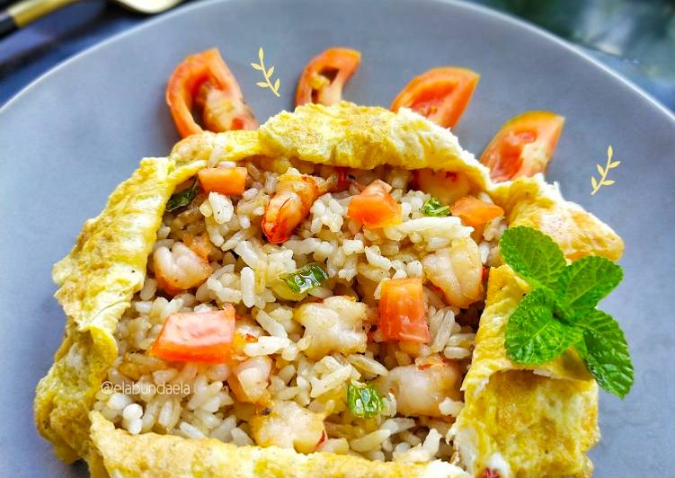 Omurice (nasgor selimut telur)