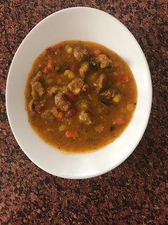 Una foto de Estofado de ternera y verduras con patatas en olla rápida