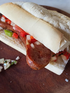 Una foto de Choripán con pebre