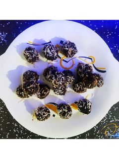 બીટ ના લાડુ (beetroot Laddu recipe in gujarati) રેસીપી મુખ્ય ફોટો