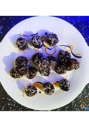 બીટ ના લાડુ (beetroot Laddu recipe in gujarati) રેસીપી મુખ્ય ફોટો