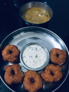 મેંદુ વડા (Medu Vada Recipe In Gujarati) રેસીપી મુખ્ય ફોટો