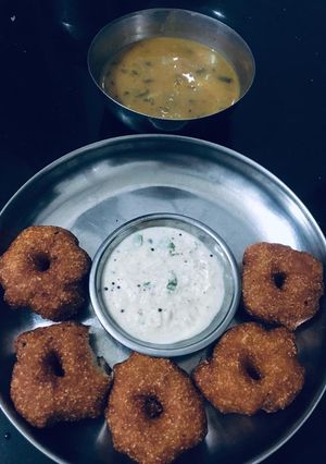 મેંદુ વડા (Medu Vada Recipe In Gujarati) રેસીપી મુખ્ય ફોટો