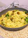 Egyserpenyős kolbászos-brokkolis carbonara spagetti