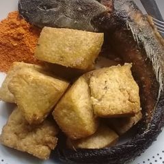 A picture of Awara wit fried fish.