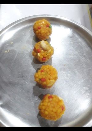 A picture of Boondi ladoo.
