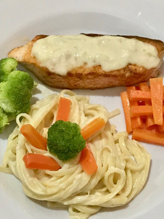 Foto resep Salmon Steak & Fettucini with White Sauce