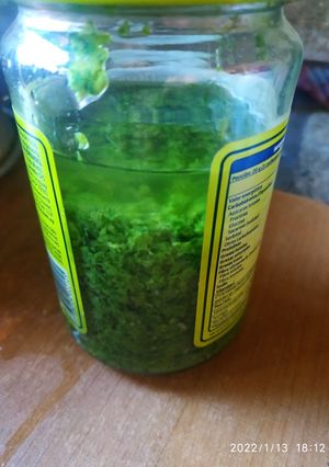Una foto de Conserva de albahaca, ajo y morrón banana