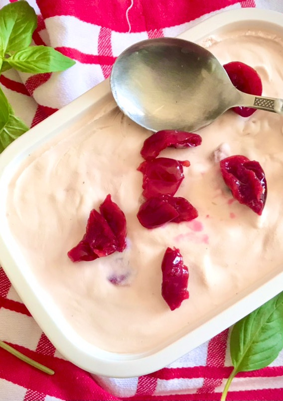 櫻桃杏仁酒冰淇淋 (Cherry Amaretto Ice Cream) 無製冰機版 食譜與作法 by HP - Cookpad
