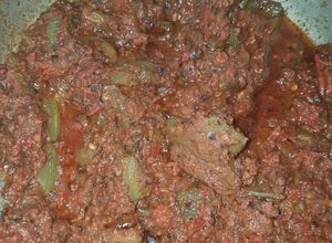 Una foto de Chorizo con frijoles y nopales