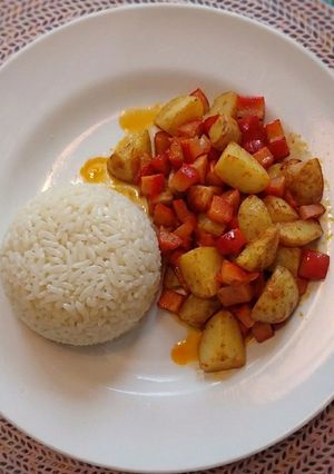 Una foto de Papas con salchicha al sartén