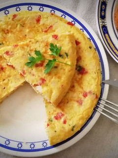 Una foto de Tortilla de Merluza con Piquillos