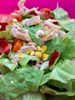 Una foto de Ensalada de pollo