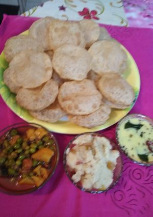 A picture of Puffy Poori/Puri.