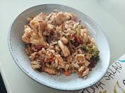 Una foto de coliflor con pollo