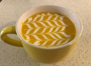 Una foto de Crema de zapallo con un toque de roquefort