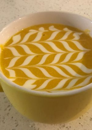 Una foto de Crema de zapallo con un toque de roquefort
