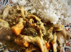 Foto principal de Curry de plátano, calabaza y setas con leche de coco