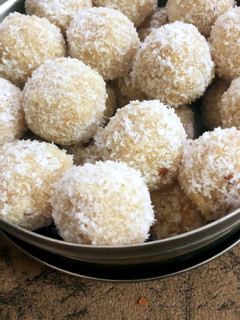 सूजी के लड्डू (suji ke ladoo recipe in Hindi) रेसिपी मुख्य फोटो