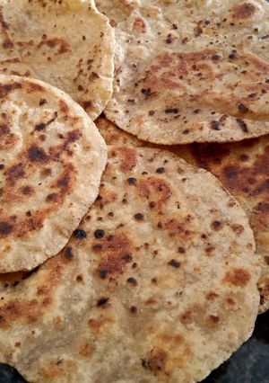 क्रिस्पी रोटी (crispy roti recipe in Hindi) रेसिपी मुख्य फोटो