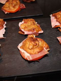 Una foto de Bocaditos de gulas rellenos
