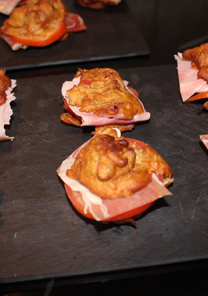 Una foto de Bocaditos de gulas rellenos