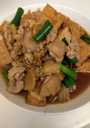 A picture of Stir-Fried Pork Slices with Braised Tofu (Low-Carb Keto Meal) (Home-Style Dish).