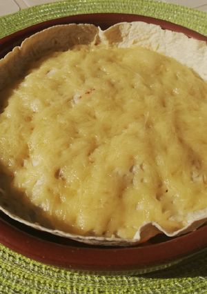 Una foto de Enchilada picante de frijoles, carne y queso🔥
