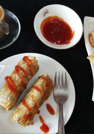 A picture of Rice paper bullet samosa.