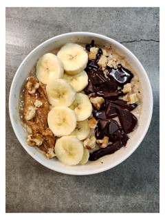 Una foto de Porridge, o gachas, de plátano y cacahuete