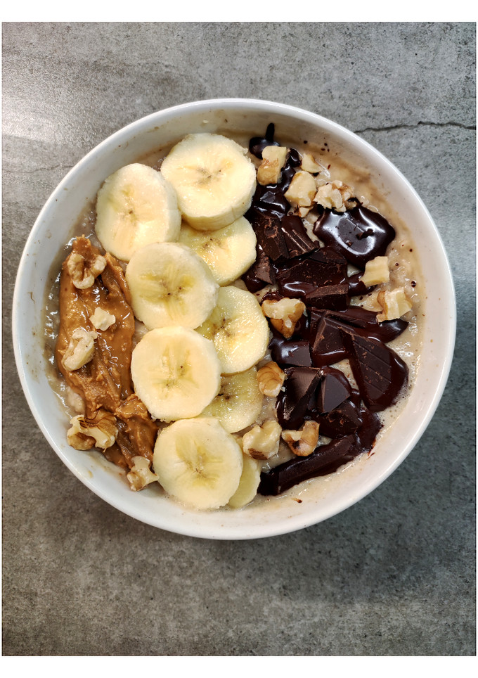 Una foto de Porridge, o gachas, de plátano y cacahuete
