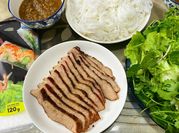 Hình ảnh của bánh tráng cuốn đãi tiệc