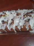 Budín de limón con semillas de amapola, nueces y glacé