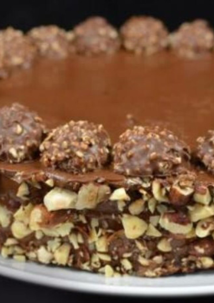 Una foto de Pastel Ferrero Rocher 