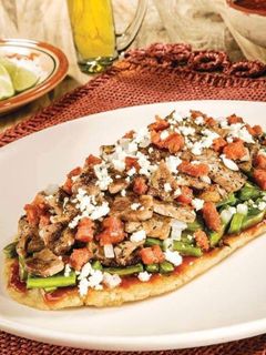 Una foto de Huarache con costilla de res