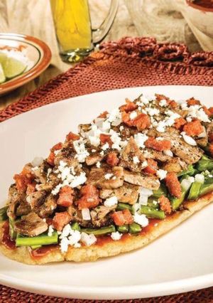 Una foto de Huarache con costilla de res